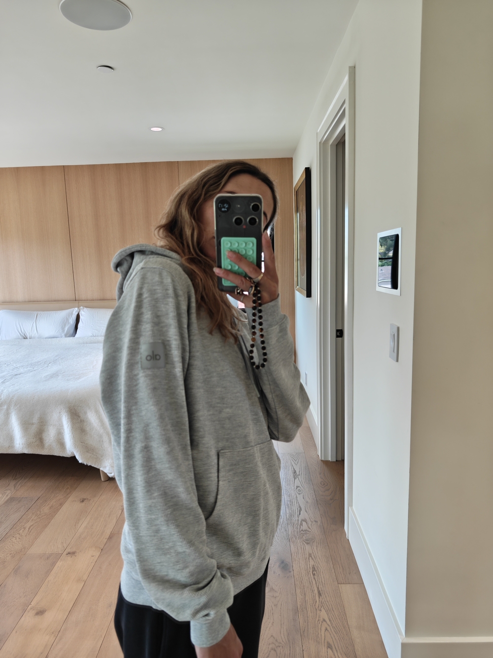 ALO Yoga Women’s Light Gray Hooded Pullover Sweater